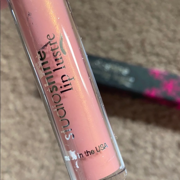 👗👗👗Waterproof Lipstick 👗👗👗 - Picture 3 of 4